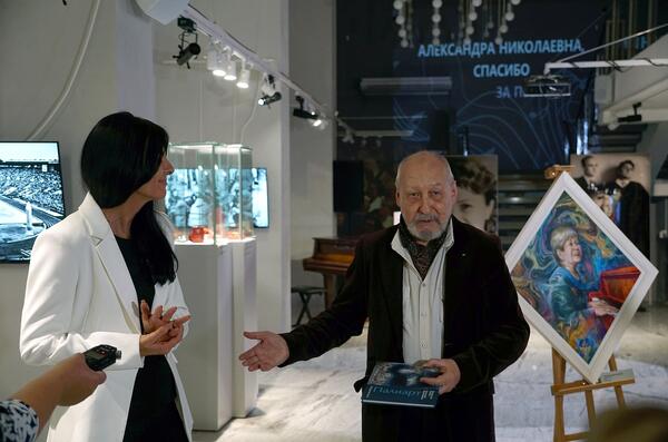 В честь дня рождения знаменитого композитора в музее Машкова состоялась церемония передачи картины «Музыка Александры» и гашение почтовых марок