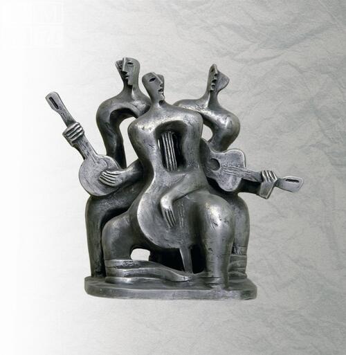 Трио<br>30x32x17 см алюминий, 1991 г.<br>Trio<br>30x32x17 cm aluminium, 1991<br>Музыканты - люди, состоящие из музыки и звуков, сами становятся в своем самозабвении музыкальными инструментами, сливаясь с ними.